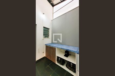 Casa à venda com 650m², 4 quartos e 3 vagas Casa à venda com 650m², 4 quartos e 3 vagasCozinha e Área de Serviço