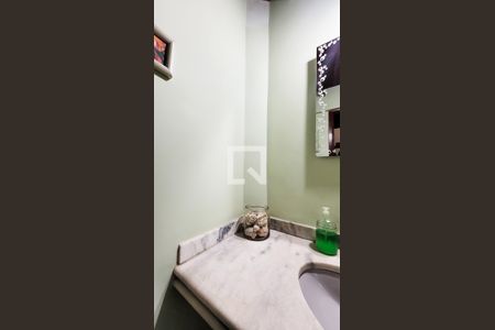 Casa à venda com 650m², 4 quartos e 3 vagas Casa à venda com 650m², 4 quartos e 3 vagasLavabo