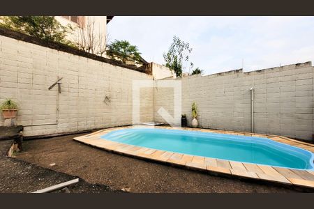 Casa à venda com 650m², 4 quartos e 3 vagas Casa à venda com 650m², 4 quartos e 3 vagasPiscina