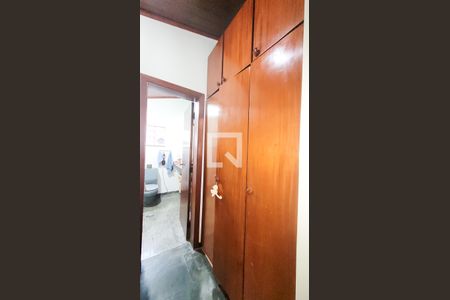 Casa à venda com 650m², 4 quartos e 3 vagas Casa à venda com 650m², 4 quartos e 3 vagasCloset da suíte