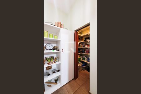 Casa à venda com 650m², 4 quartos e 3 vagas Casa à venda com 650m², 4 quartos e 3 vagasDespensa