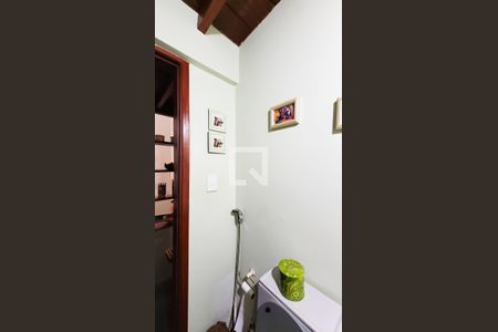 Casa à venda com 650m², 4 quartos e 3 vagas Casa à venda com 650m², 4 quartos e 3 vagasLavabo