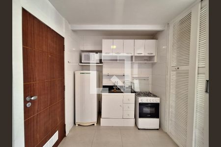 Cozinha de kitnet/studio à venda com 1 quarto, 24m² em Laranjeiras, Rio de Janeiro