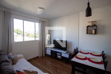 Sala de apartamento para alugar com 2 quartos, 38m² em Jardim das Oliveiras, Itaquaquecetuba