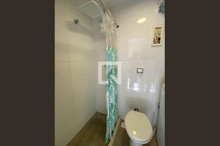 Banheiro de kitnet/studio à venda com 1 quarto, 24m² em Laranjeiras, Rio de Janeiro