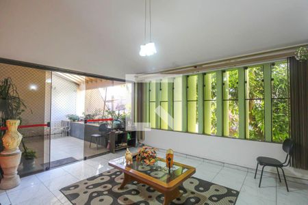 Sala de casa à venda com 5 quartos, 350m² em Vila Carrao, São Paulo