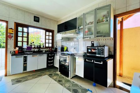 Casa à venda com 218m², 2 quartos e 5 vagas Casa à venda com 218m², 2 quartos e 5 vagasCozinha