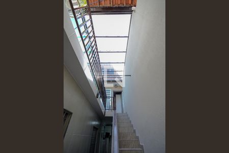 Casa à venda com 230m², 5 quartos e 2 vagas Casa à venda com 230m², 5 quartos e 2 vagasQuintal - lateral