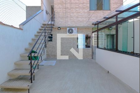 Casa à venda com 230m², 5 quartos e 2 vagas Casa à venda com 230m², 5 quartos e 2 vagasQuintal - área de cima