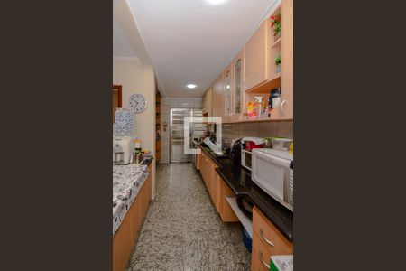 Casa à venda com 230m², 5 quartos e 2 vagas Casa à venda com 230m², 5 quartos e 2 vagasCozinha