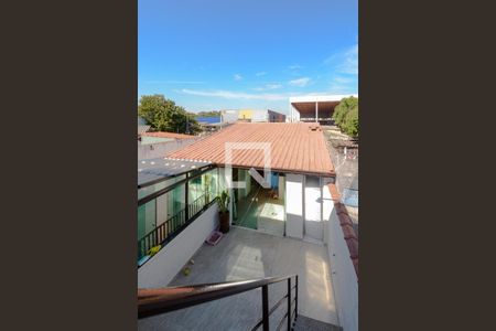 Casa à venda com 230m², 5 quartos e 2 vagas Casa à venda com 230m², 5 quartos e 2 vagasQuintal - área de cima