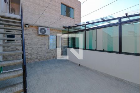 Casa à venda com 230m², 5 quartos e 2 vagas Casa à venda com 230m², 5 quartos e 2 vagasQuintal - área de cima