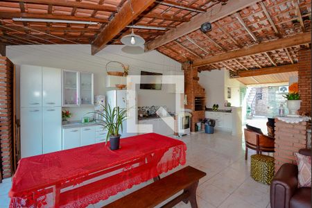 Casa à venda com 230m², 5 quartos e 2 vagas Casa à venda com 230m², 5 quartos e 2 vagasÁrea gourmet