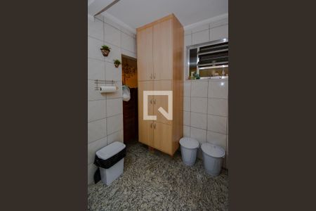 Casa à venda com 230m², 5 quartos e 2 vagas Casa à venda com 230m², 5 quartos e 2 vagasCozinha - Armários