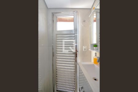 Casa à venda com 230m², 5 quartos e 2 vagas Casa à venda com 230m², 5 quartos e 2 vagasBanheiro Social 2