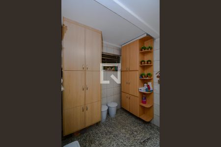 Casa à venda com 230m², 5 quartos e 2 vagas Casa à venda com 230m², 5 quartos e 2 vagasCozinha - Armários