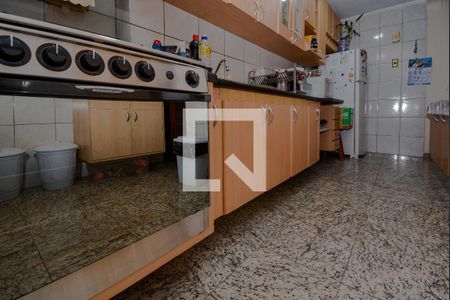 Casa à venda com 230m², 5 quartos e 2 vagas Casa à venda com 230m², 5 quartos e 2 vagasCozinha - Armários