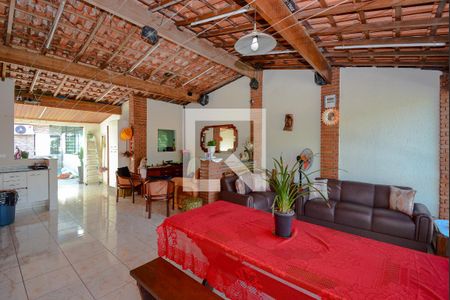 Casa à venda com 230m², 5 quartos e 2 vagas Casa à venda com 230m², 5 quartos e 2 vagasÁrea gourmet