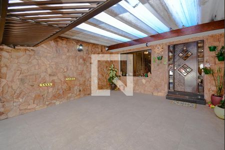 Casa à venda com 230m², 5 quartos e 2 vagas Casa à venda com 230m², 5 quartos e 2 vagasGaragem