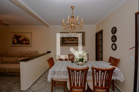 Casa à venda com 230m², 5 quartos e 2 vagas Casa à venda com 230m², 5 quartos e 2 vagasCopa