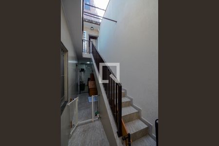 Casa à venda com 230m², 5 quartos e 2 vagas Casa à venda com 230m², 5 quartos e 2 vagasQuintal - lateral