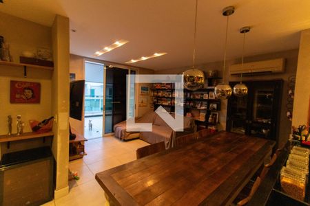 Sala de apartamento à venda com 3 quartos, 176m² em Itaipu, Niterói