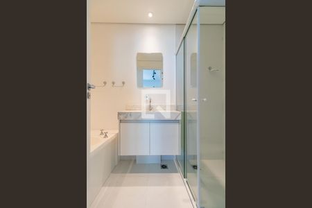 Banheiro de apartamento para alugar com 1 quarto, 52m² em Bethaville I, Barueri