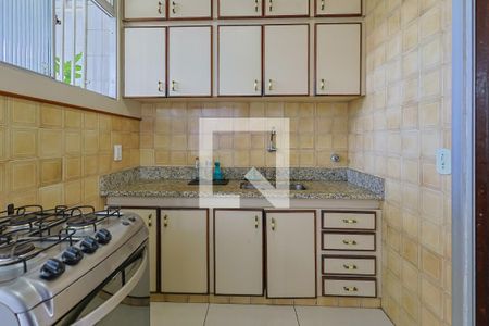 Cozinha de casa à venda com 3 quartos, 136m² em Padre Eustáquio, Belo Horizonte