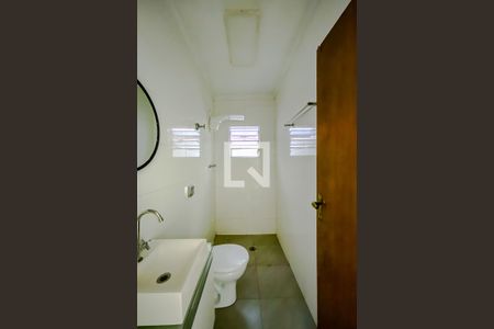 Banheiro de casa para alugar com 1 quarto, 40m² em Vila Bertioga, São Paulo