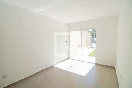 Sala de casa à venda com 2 quartos, 75m² em Chácara, Betim