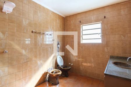 Banheiro de casa para alugar com 2 quartos, 400m² em Penha de França, São Paulo