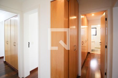 Corredor  de apartamento à venda com 3 quartos, 130m² em Vila Nova Conceição, São Paulo