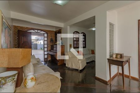 Sala de casa à venda com 3 quartos, 250m² em Santa Amélia, Belo Horizonte