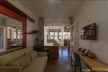 Sala de Estar de casa à venda com 4 quartos, 250m² em Santa Amélia, Belo Horizonte