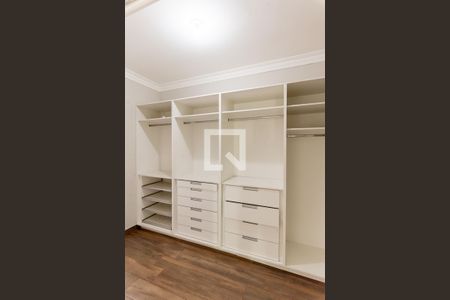 Casa à venda com 638m², 5 quartos e 4 vagas Casa à venda com 638m², 5 quartos e 4 vagasSuíte 4