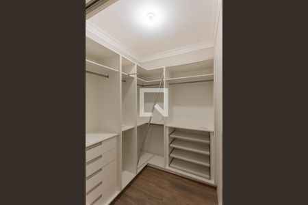 Casa à venda com 638m², 5 quartos e 4 vagas Casa à venda com 638m², 5 quartos e 4 vagasCloset da Suíte 3