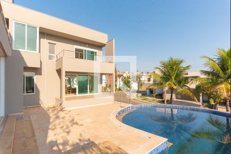 Casa à venda com 638m², 5 quartos e 4 vagas Casa à venda com 638m², 5 quartos e 4 vagasPiscina