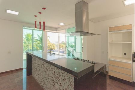 Casa à venda com 638m², 5 quartos e 4 vagas Casa à venda com 638m², 5 quartos e 4 vagasCozinha