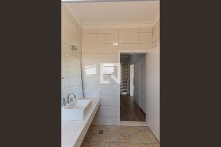 Casa à venda com 638m², 5 quartos e 4 vagas Casa à venda com 638m², 5 quartos e 4 vagasBanheiro da Suíte 4
