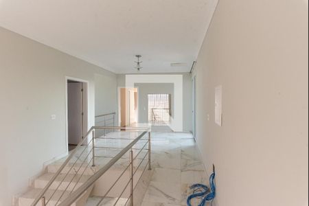 Casa à venda com 638m², 5 quartos e 4 vagas Casa à venda com 638m², 5 quartos e 4 vagasCorredor das Suítes 1 e 2