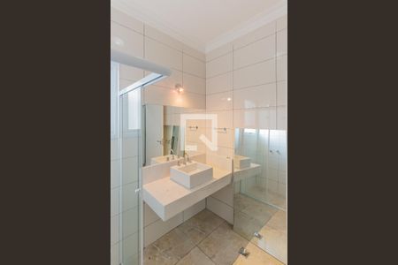 Casa à venda com 638m², 5 quartos e 4 vagas Casa à venda com 638m², 5 quartos e 4 vagasBanheiro da Suíte 3