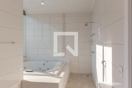 Casa à venda com 638m², 5 quartos e 4 vagas Casa à venda com 638m², 5 quartos e 4 vagasBanheiro da Suíte 1