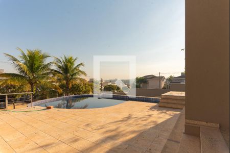 Casa à venda com 638m², 5 quartos e 4 vagas Casa à venda com 638m², 5 quartos e 4 vagasPiscina