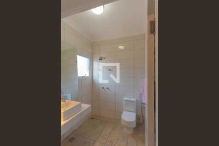 Casa à venda com 638m², 5 quartos e 4 vagas Casa à venda com 638m², 5 quartos e 4 vagasBanheiro da Suíte 2