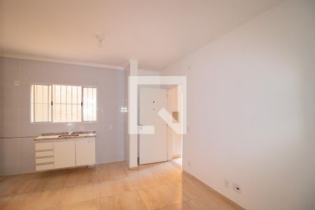 Casa de condomínio para alugar com 42m², 1 quarto e sem vagaSala e Cozinha