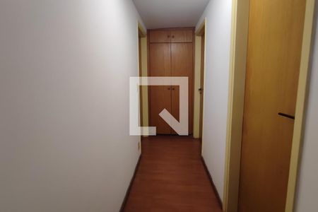 Corredor Quartos de apartamento à venda com 3 quartos, 110m² em Cambuí, Campinas