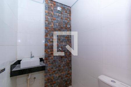 Banheiro da Suíte de apartamento à venda com 1 quarto, 33m² em Vila Bertioga, São Paulo