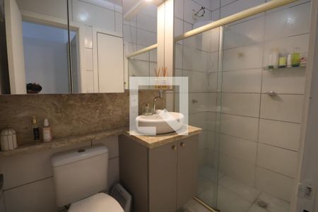 Banheiro de casa de condomínio à venda com 2 quartos, 55m² em Olaria, Canoas