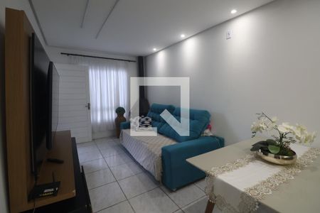 Sala de casa de condomínio à venda com 2 quartos, 55m² em Olaria, Canoas