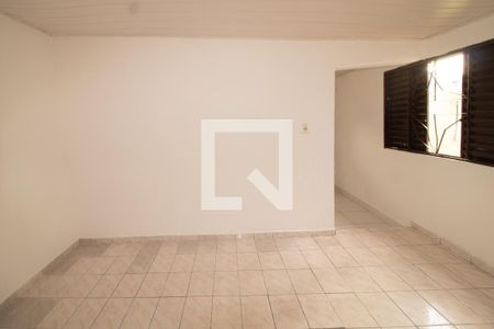 Sala Quarto de casa para alugar com 1 quarto, 28m² em Parque Ramos Freitas, São Paulo